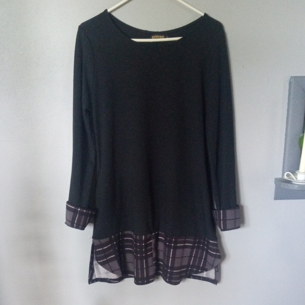Reborn Women's Black Pullover Tunic with Plaid Hem Size Large